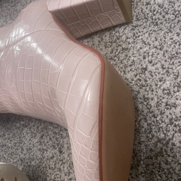 Fall boots - Picture 3 of 5